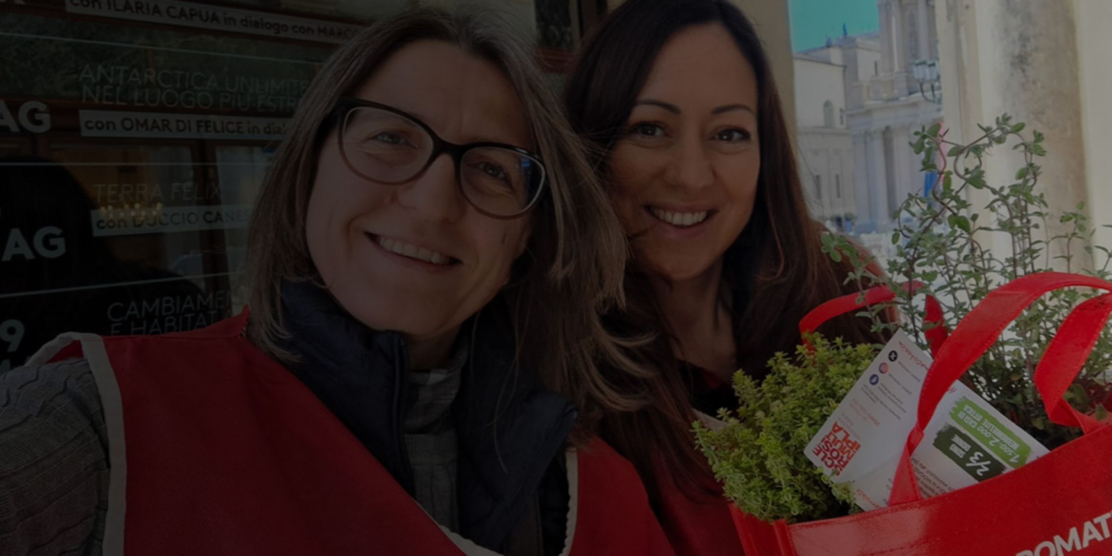 Volontari che sorridono