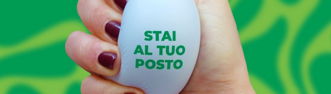 Pallina con scritto "stai al tuo posto"