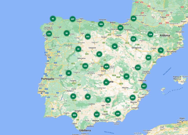 Mapa de España mostrando electrolineras y puntos de recarga disponibles.