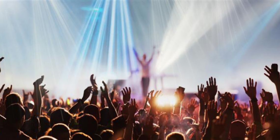 Personnes à un concert
