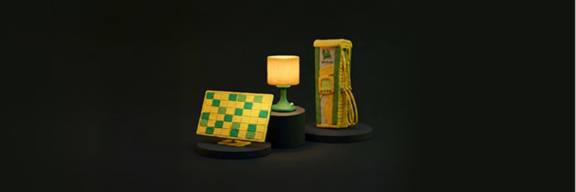 Objets en pâte à modeler sur fond sombre