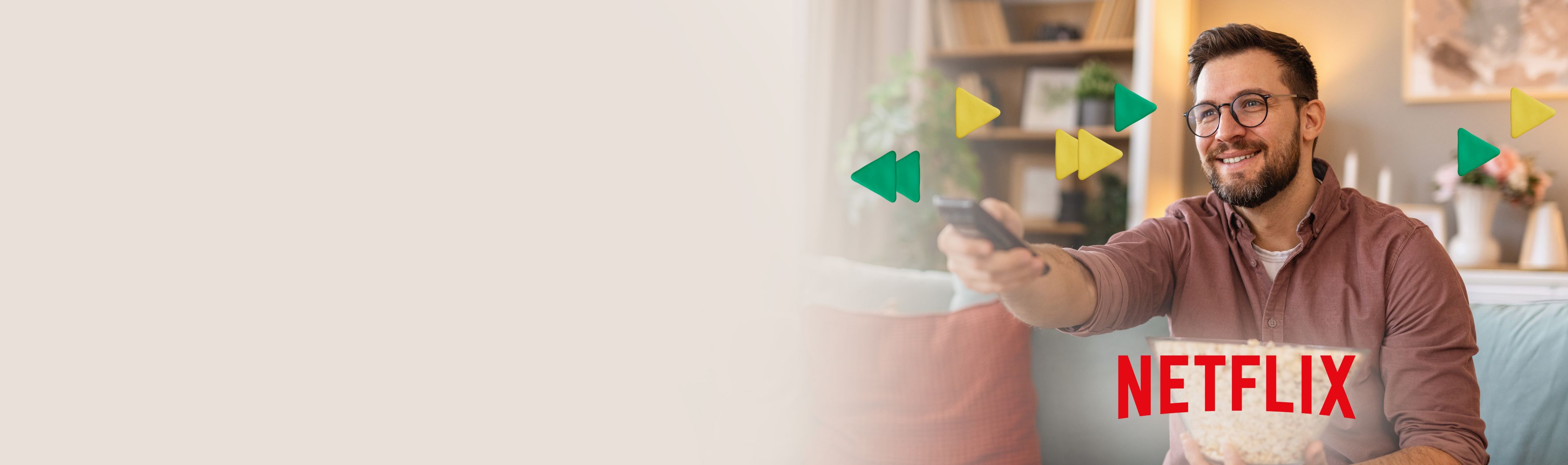 Rapaz e mulher a cozinhar na cozinha