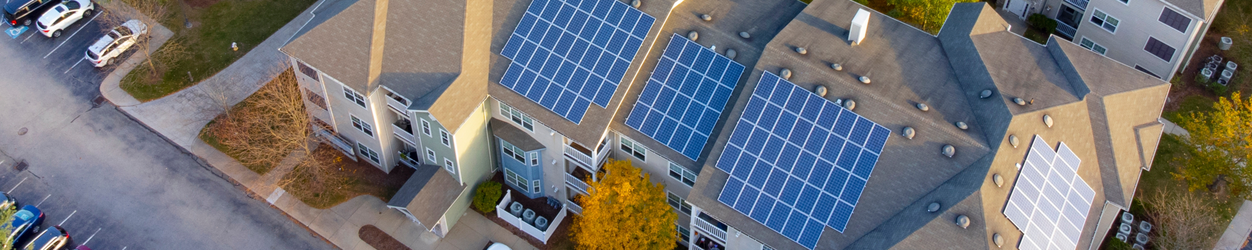 Placas solares en tejados de viviendas