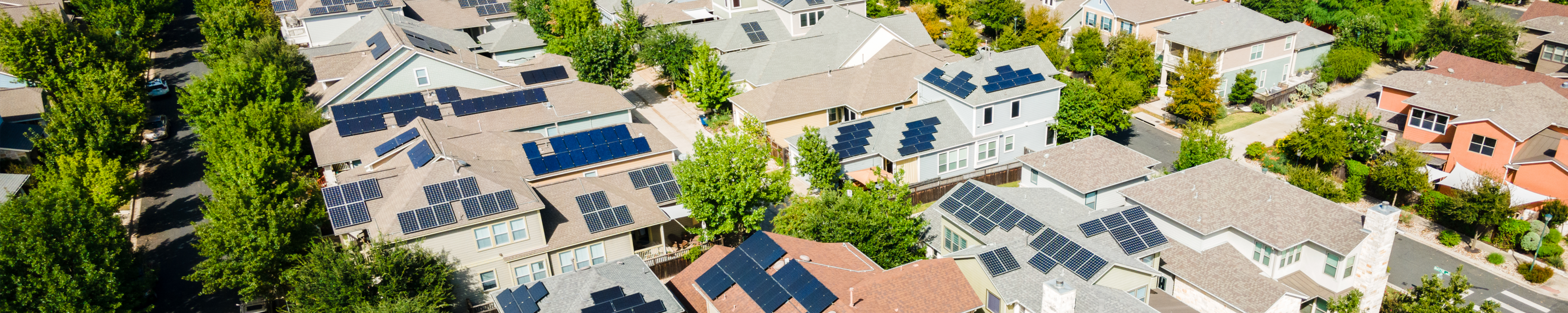 Placas solares en tejados de viviendas