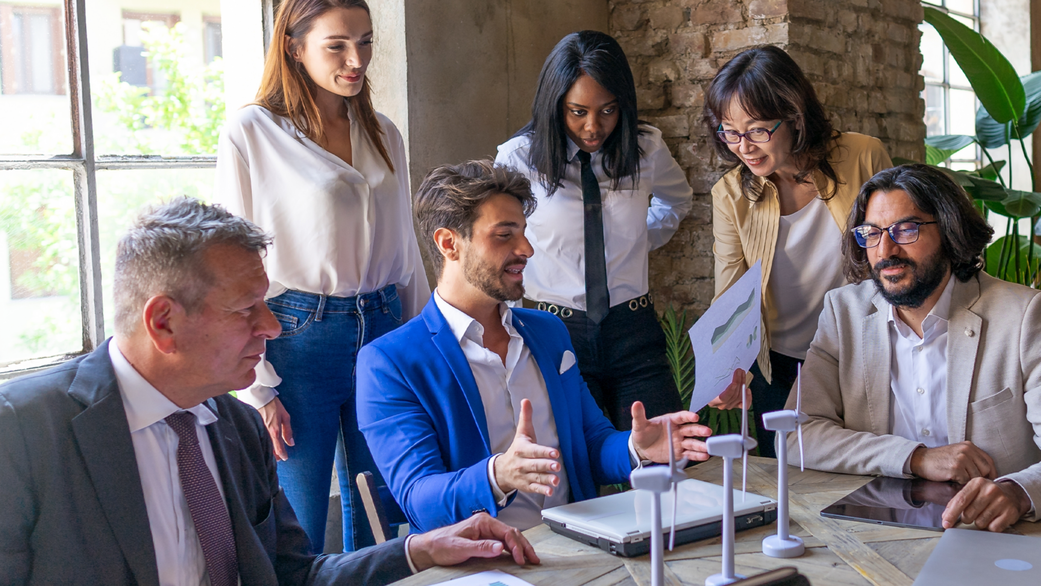 Empleados de empresa reunidos