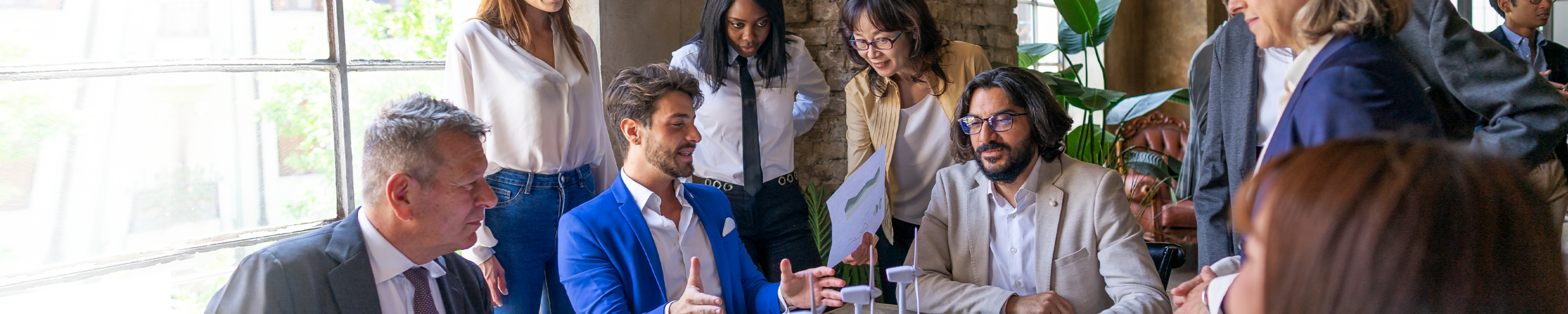 Empleados de empresa reunidos