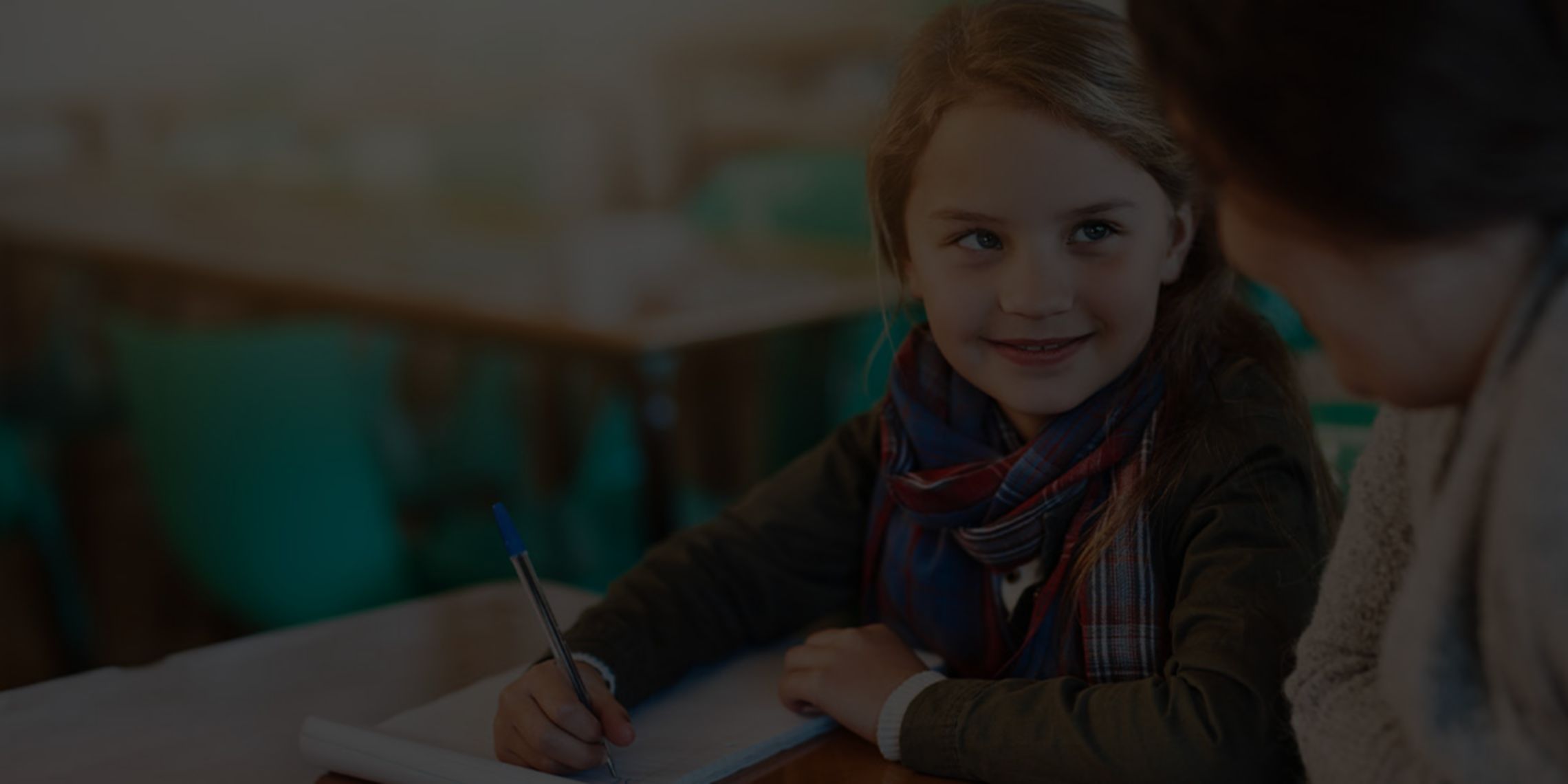Bambina che scrive