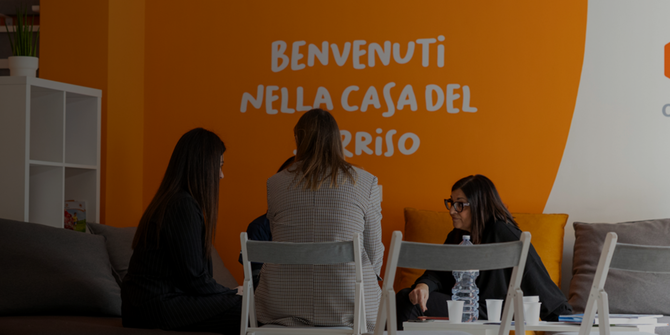 Grupo de pessoas a conversar entre si