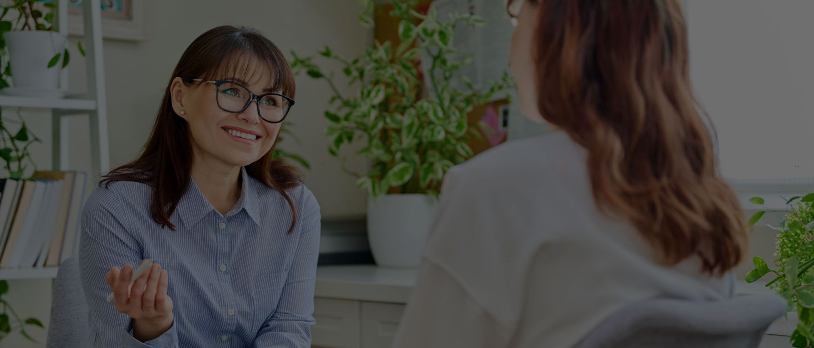 ragazze che parlano tra di loro