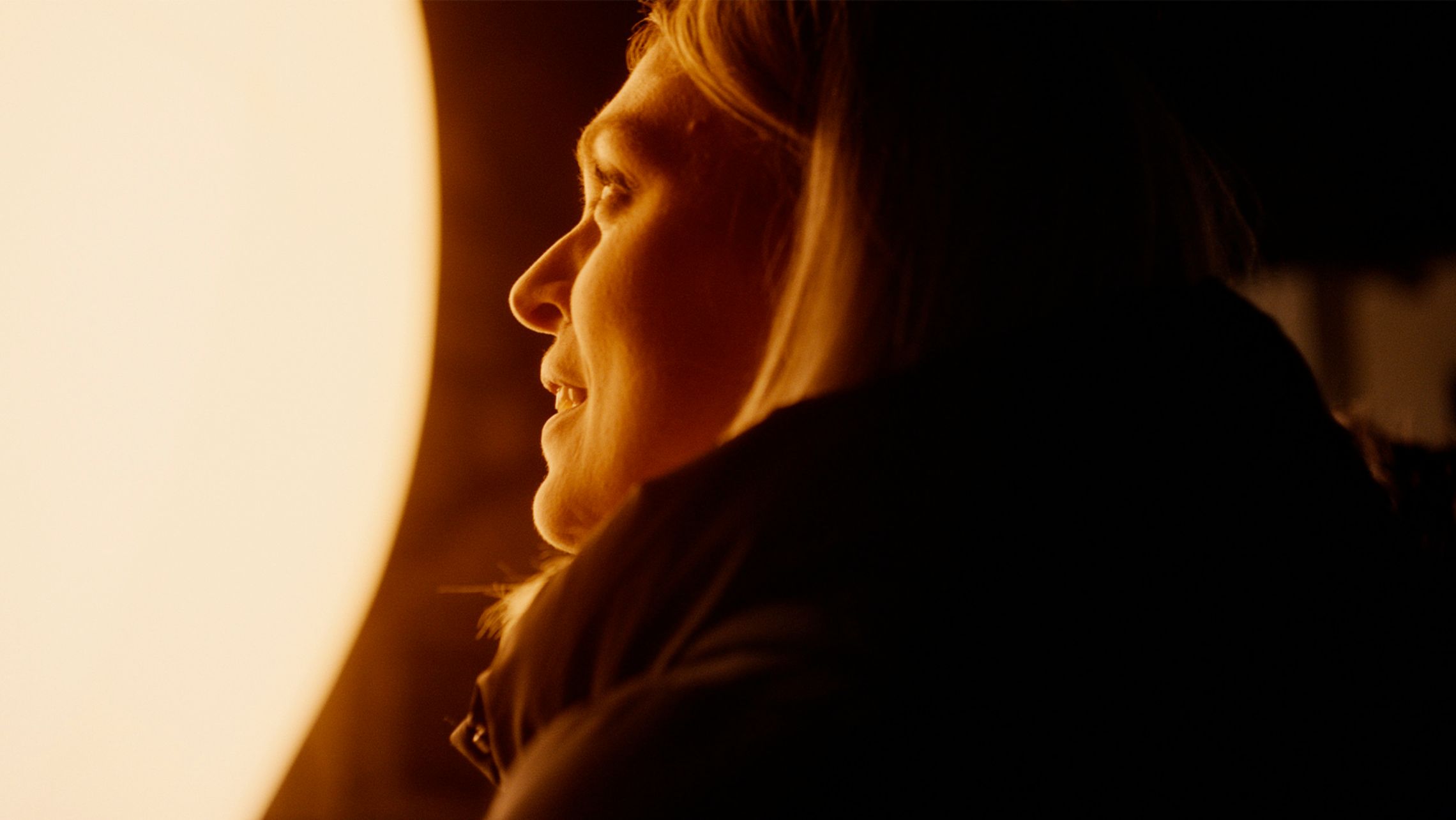 ragazzi e ragazze ad un concerto