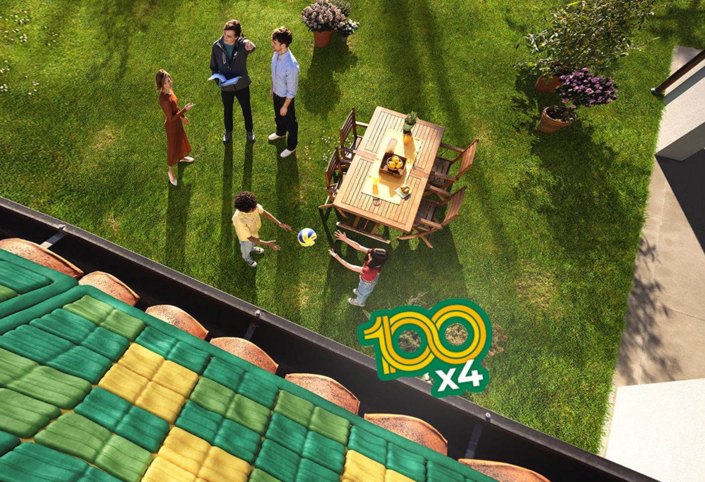 Pannelli fotovoltaici sopra il tetto di una casa