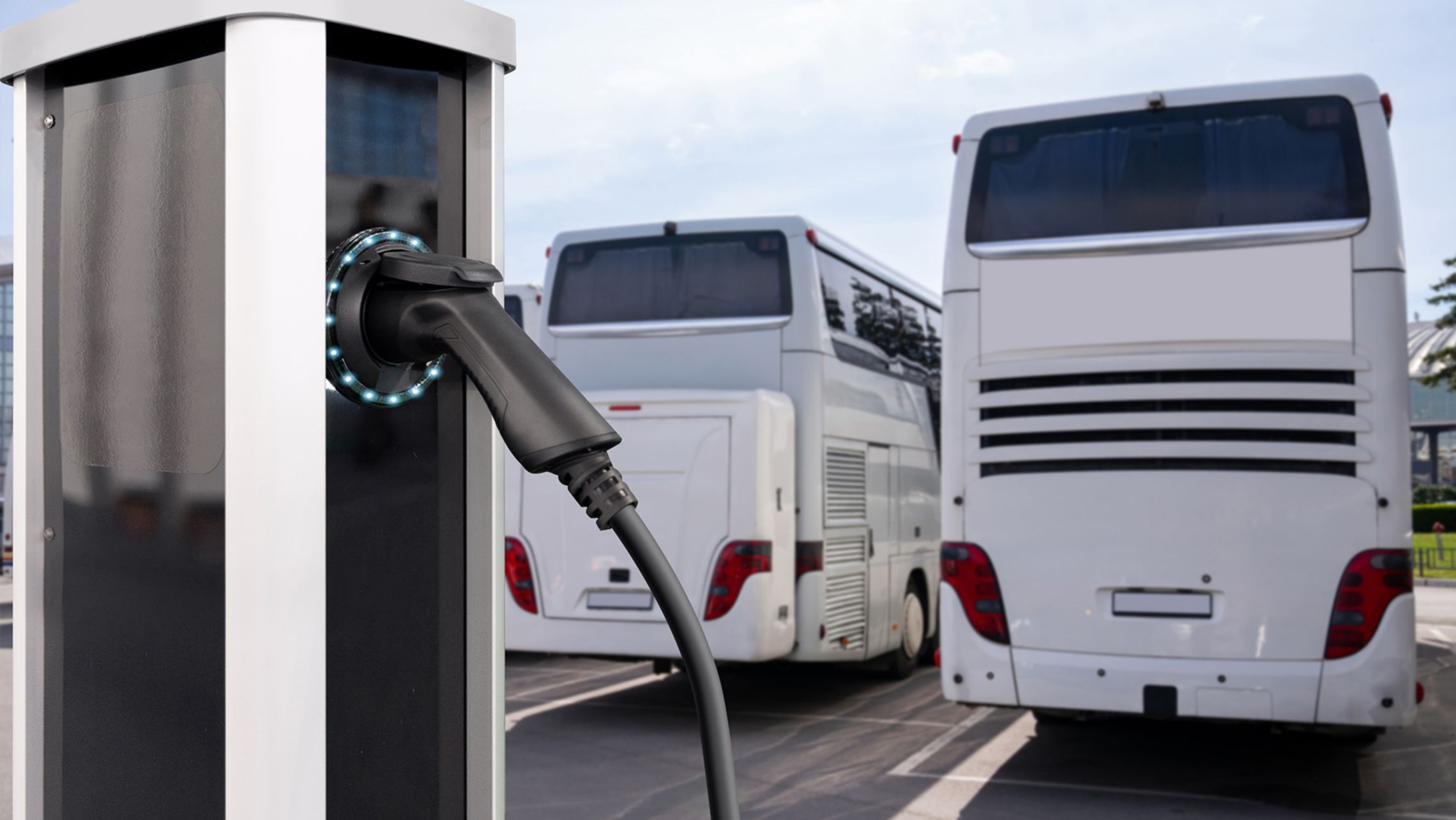 Autobus elettrici ad una stazione di ricarica