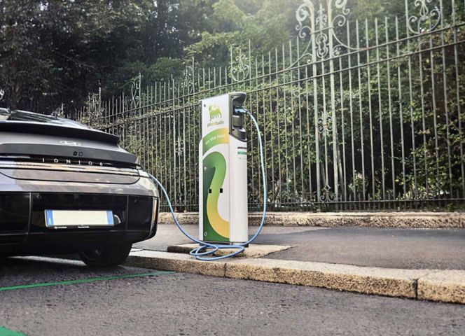 Plenitude, énergie, électricité, entretien voiture hybride