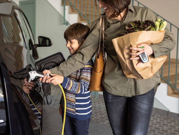 Plenitude, énergie, écologie, installer une borne de recharge chez soi