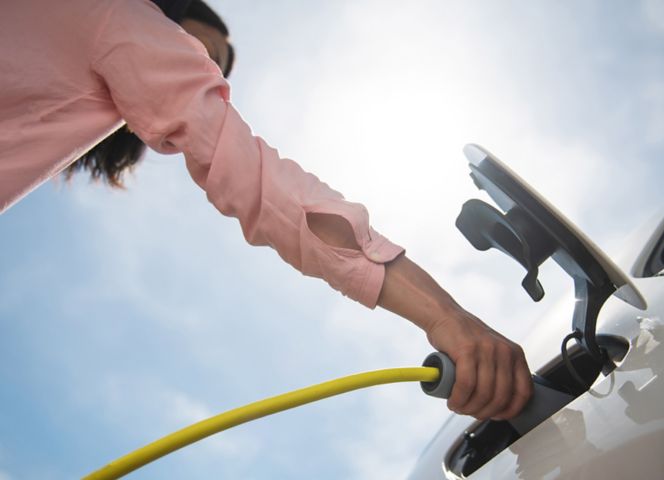 Plenitude, énergie, électricité, première voiture électrique