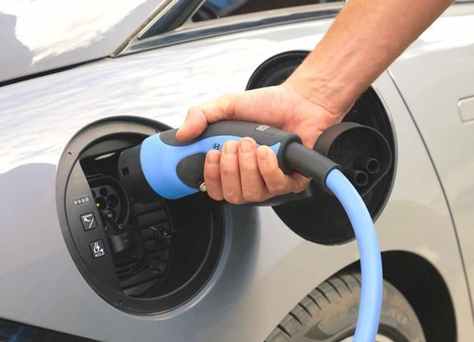 Plenitude, énergie, électricité, comment se recharge une voiture hybride